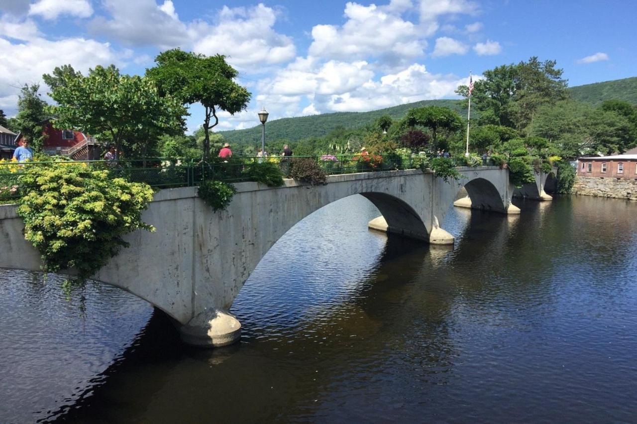 Blooming Inn Shelburne Falls Kültér fotó