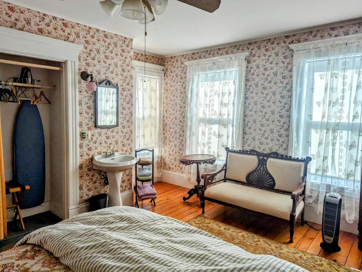 Blooming Inn Shelburne Falls Kültér fotó