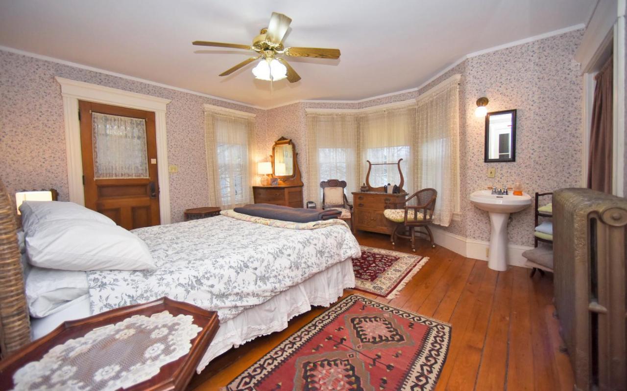 Blooming Inn Shelburne Falls Kültér fotó